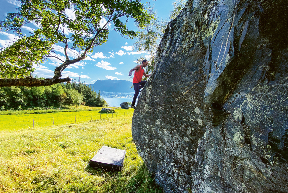 Stian Christophersen swinging his way up Diamanten (Font 8b), Vingsand, Norway. Bård Lie Henriksen